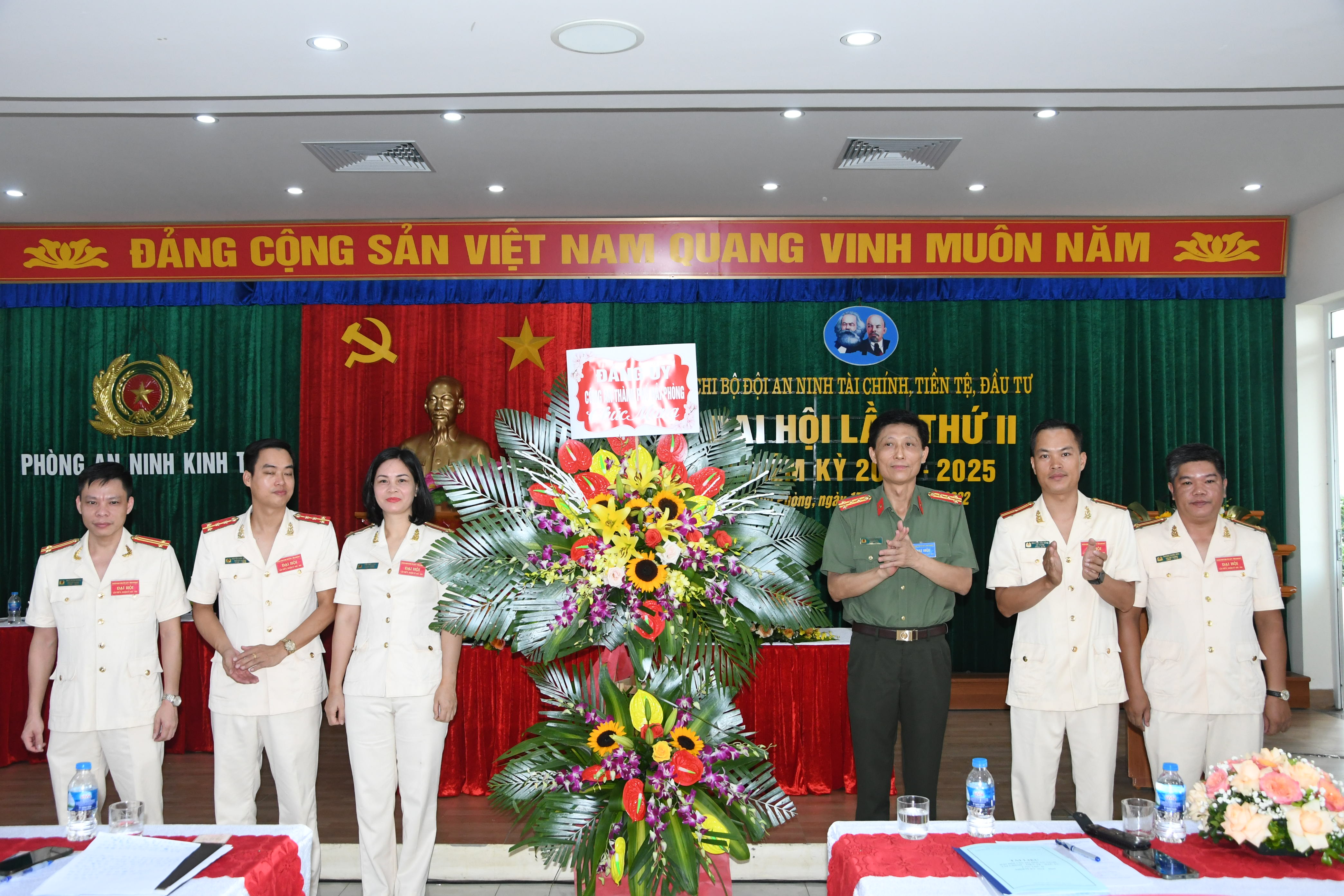 Phòng An ninh kinh tế: Chi bộ Đội An ninh tài chính, tiền tệ, đầu tư đại hội điểm khối An ninh nhân dân